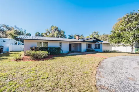 815 Palm Ave, Leesburg, FL 34748