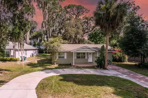 831 W Woodward Ave, Eustis, FL 32726