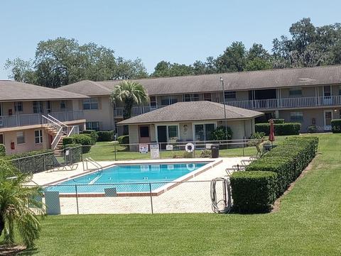 1100 E Caroline St #220, Tavares, FL 32778