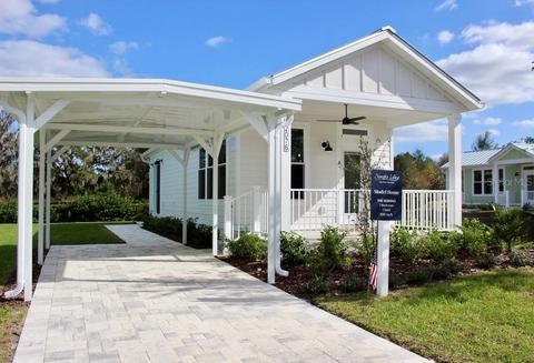 12076 Lakeshore Way, Oxford, FL 34484