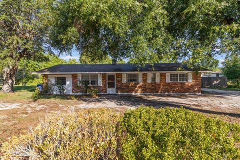 734 Magnolia Ave, Tavares, FL 32778