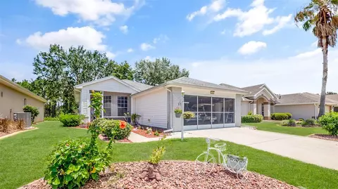 5425 Sir Churchill Dr, Leesburg, FL 34748