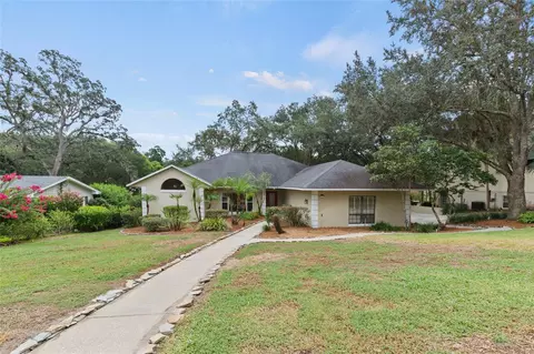 2050 Hillside Dr, Mount Dora, FL 32757