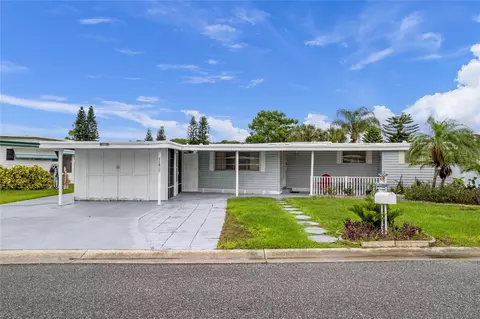 11533 Hickory Ln, Tavares, FL 32778