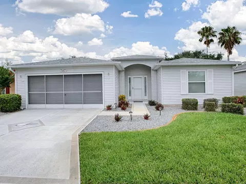747 Old Oaks Ln, Leesburg, FL 34748