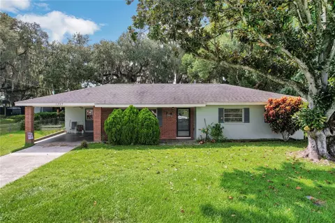 1357 Peters Dr, Leesburg, FL 34748