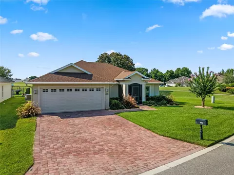 30099 Island Club Dr, Tavares, FL 32778