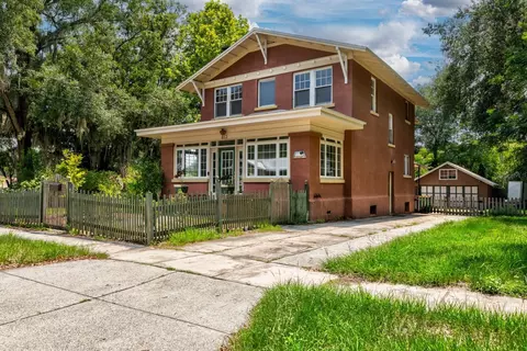 613 N Grandview St, Mount Dora, FL 32757