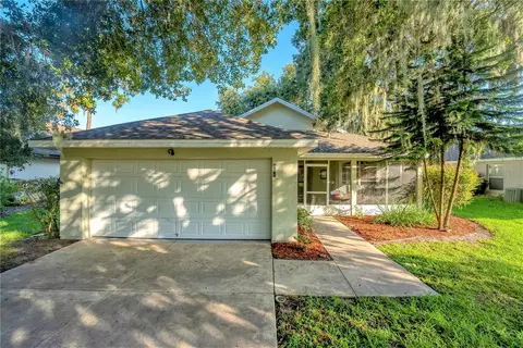 951 Vindale Rd, Tavares, FL 32778