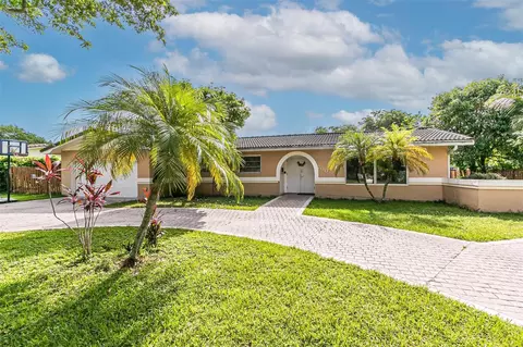 700 Gardenia Ln, Plantation, FL 33317