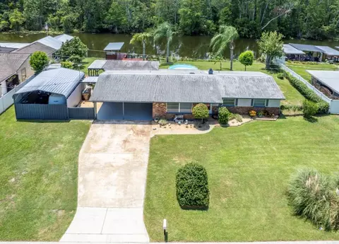13524 Country Club Dr, Tavares, FL 32778