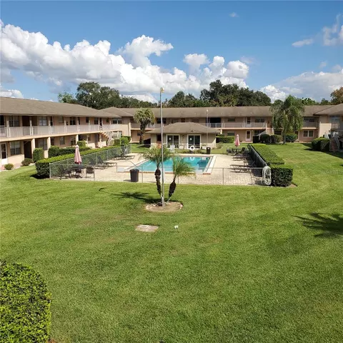 1100 E Caroline St #223, Tavares, FL 32778