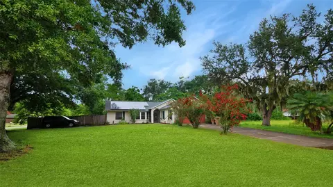 305 Vincent Dr, Mount Dora, FL 32757