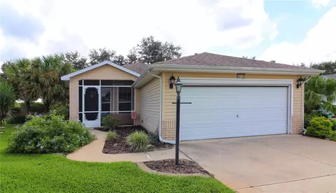 20716 Queen Alexandra Dr, Leesburg, FL 34748