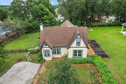 30622 Apawamis Dr, Sorrento, FL 32776