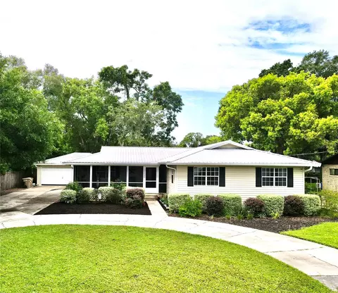 16936 Lakeview Ave, Umatilla, FL 32784