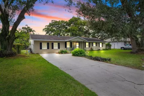 36121 Pine Tree St, Fruitland Park, FL 34731