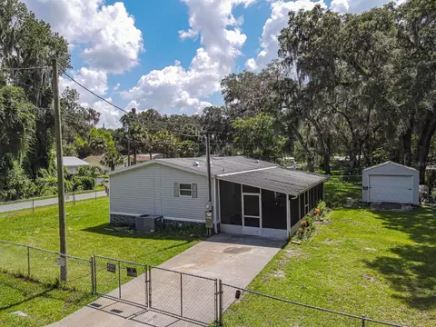 2935 Cr 422b, Lake Panasoffkee, FL 33538