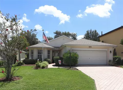 20654 Queen Alexandra Dr, Leesburg, FL 34748