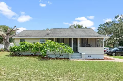 520 Dora Ave, Tavares, FL 32778