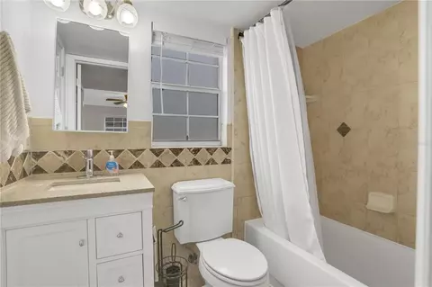 1100 E Caroline St #103, Tavares, FL 32778