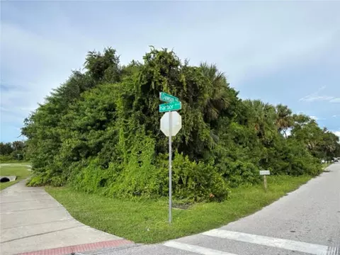 1560 Harbor Blvd, Port Charlotte, FL 33952