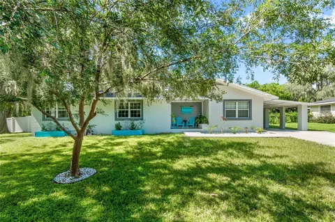 1050 N Magnolia Cir, Eustis, FL 32726