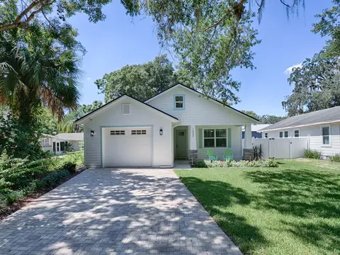 1023 N Clayton St, Mount Dora, FL 32757