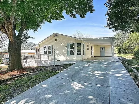 1406 Torrey Pines Dr, Lady Lake, FL 32159