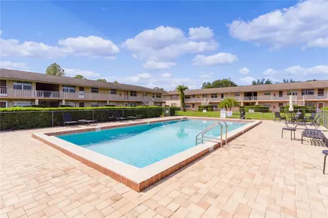 1100 E Caroline St #221, Tavares, FL 32778
