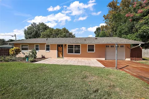 30641 Lake Ave, Tavares, FL 32778