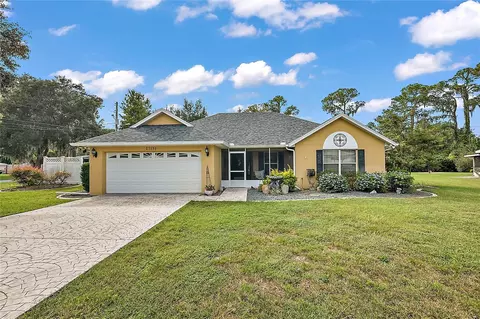 27135 Pine St, Yalaha, FL 34797