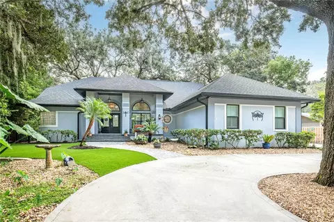 2110 Suzanne Dr, Mount Dora, FL 32757