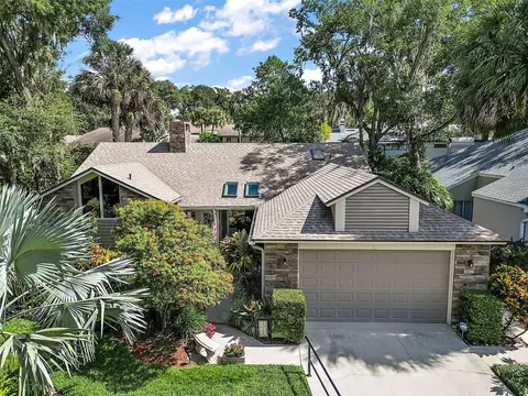512 High Point Dr, Mount Dora, FL 32757