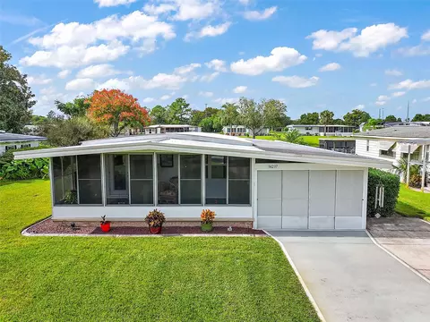 34237 Island Dr, Leesburg, FL 34788