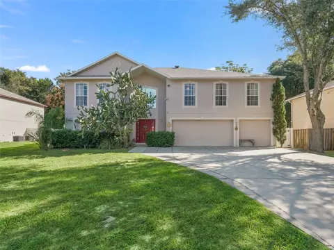 901 Daybreak Dr, Fruitland Park, FL 34731