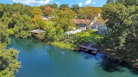 27821 Lois Dr, Tavares, FL 32778