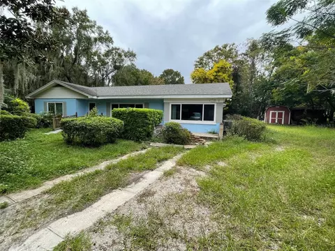 1107 Central St, Mount Dora, FL 32757