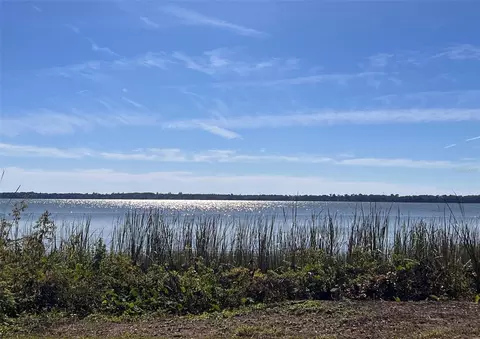 905 Lake Dora Dr, Tavares, FL 32778