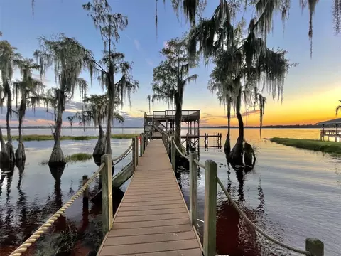 1241 W Lakeshore Dr, Clermont, FL 34711