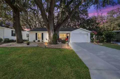 25725 Oak Aly, Leesburg, FL 34748