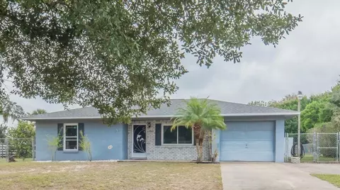 36231 Stratford Ct, Grand Island, FL 32735