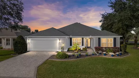 1835 Oxford Ln, The Villages, FL 32162