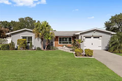 5325 James Rd, Fruitland Park, FL 34731