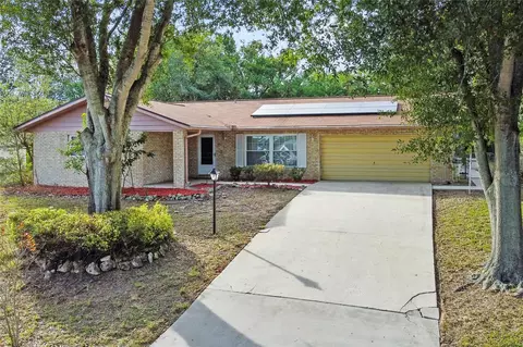 3104 S Lakeshore Ct, Eustis, FL 32726