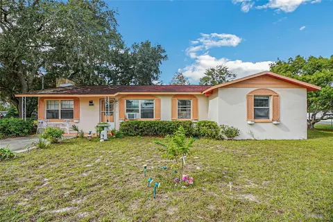 706 Hickory Ave, Fruitland Park, FL 34731