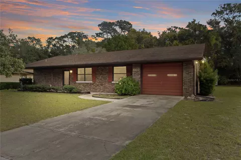 607 Fourth Ave, Lady Lake, FL 32159