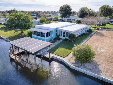 11451 Hickory Ln, Tavares, FL 32778
