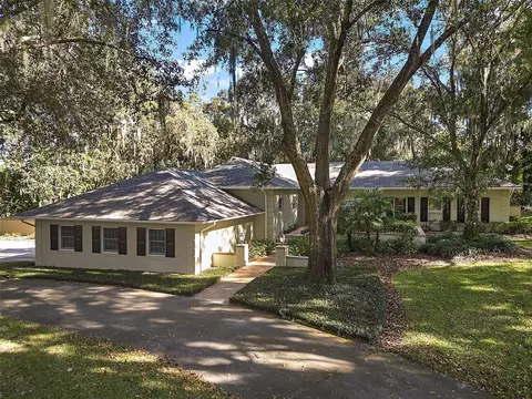 15800 Acorn Cir, Tavares, FL 32778