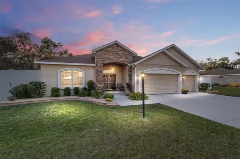 320 Woods Landing Dr, Lady Lake, FL 32159